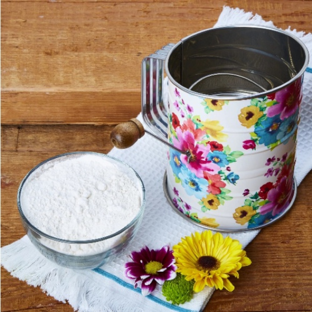 Pioneer woman breezy blossom Flour Sifter with Wooden Handle